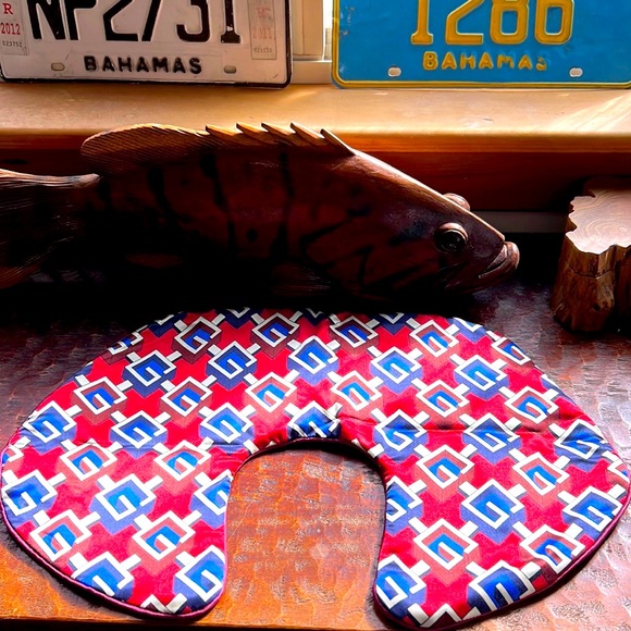 Gucci Geometric G Travel Slippers w/bag and Neck Pillow w/bag Like NEW Authentic - Picture 4 of 16